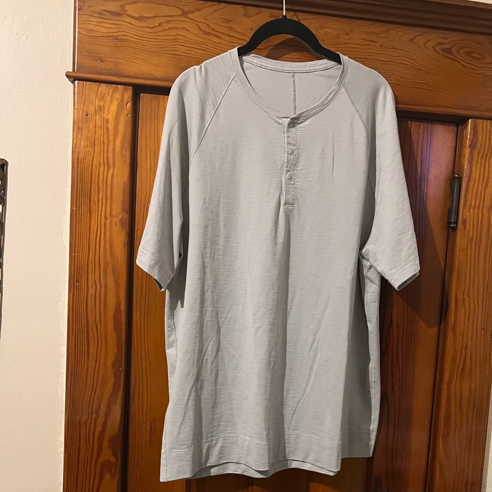 Lululemon top (men’s)